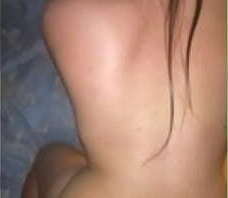 Se deja meter dedo en el culo y luego me vengo en su cara