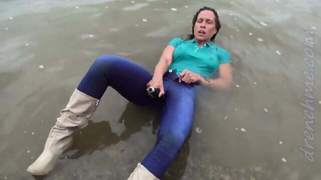 Ariel Andrews masturbating river