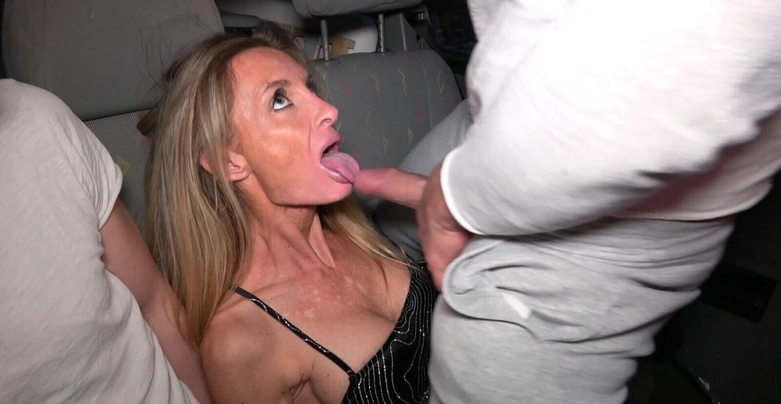 Mature Bawerk wearing nylon stockings gets slammed hard