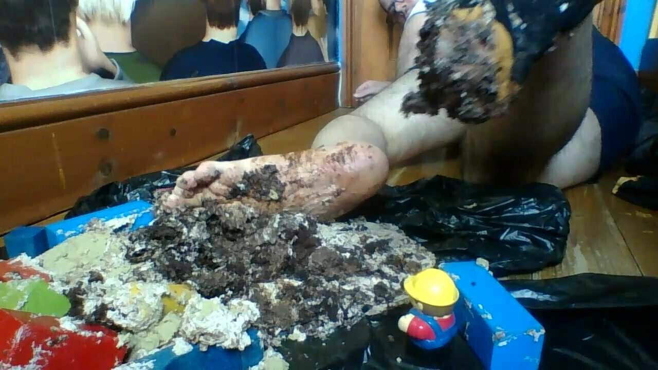 barefeet easter cake crush with sand 