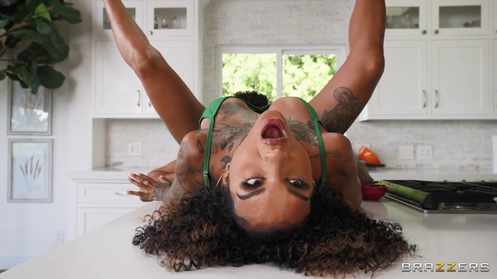 Quit Beating Around Bush: Alex Jones, Skyla Sun, Leah Michelle Tattooed Eboy fucked Kitchen