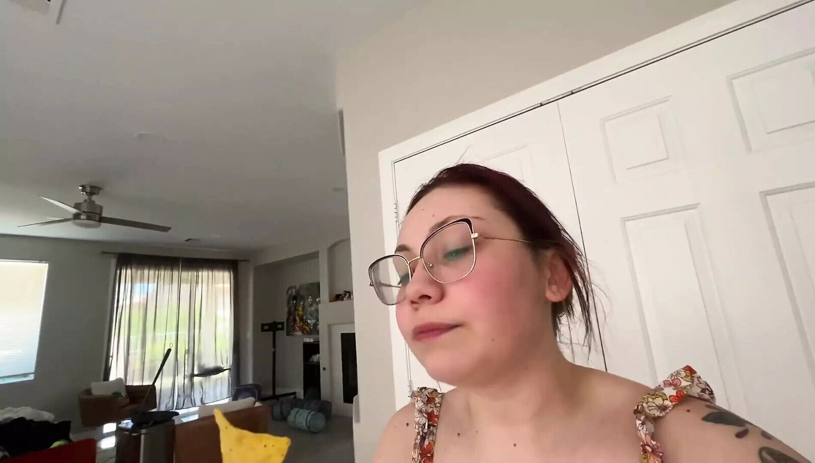 Giantess Sneaky Snack