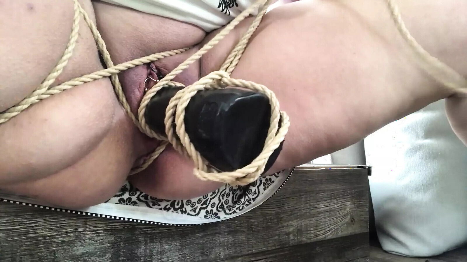 Pregnant MILF fists pierced huge pussy