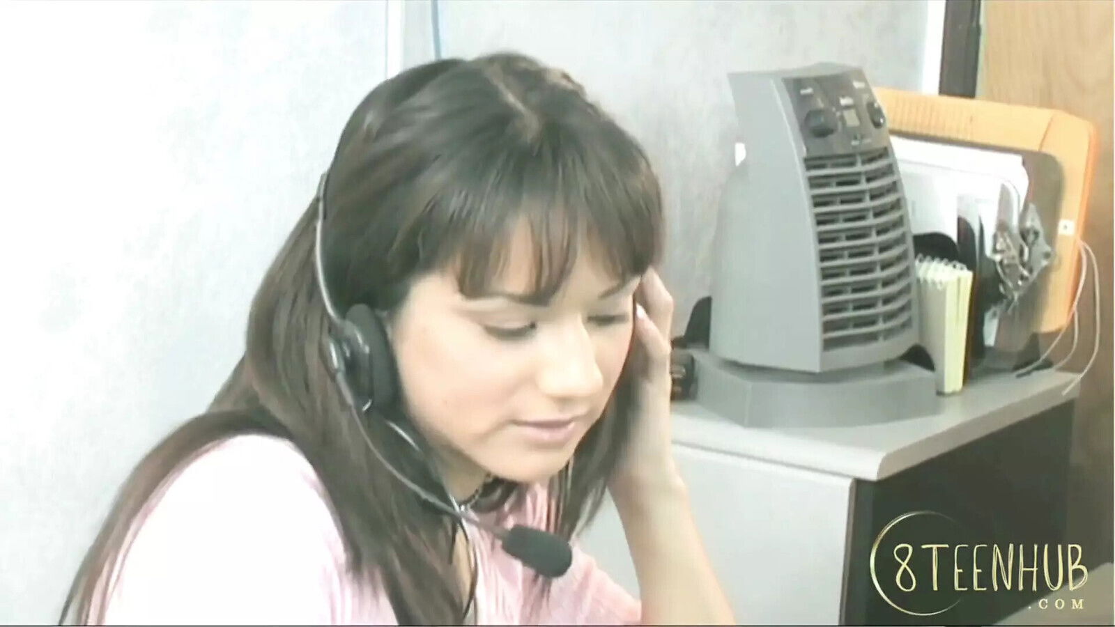 8teenhub Nadia Styles Receptionist Work