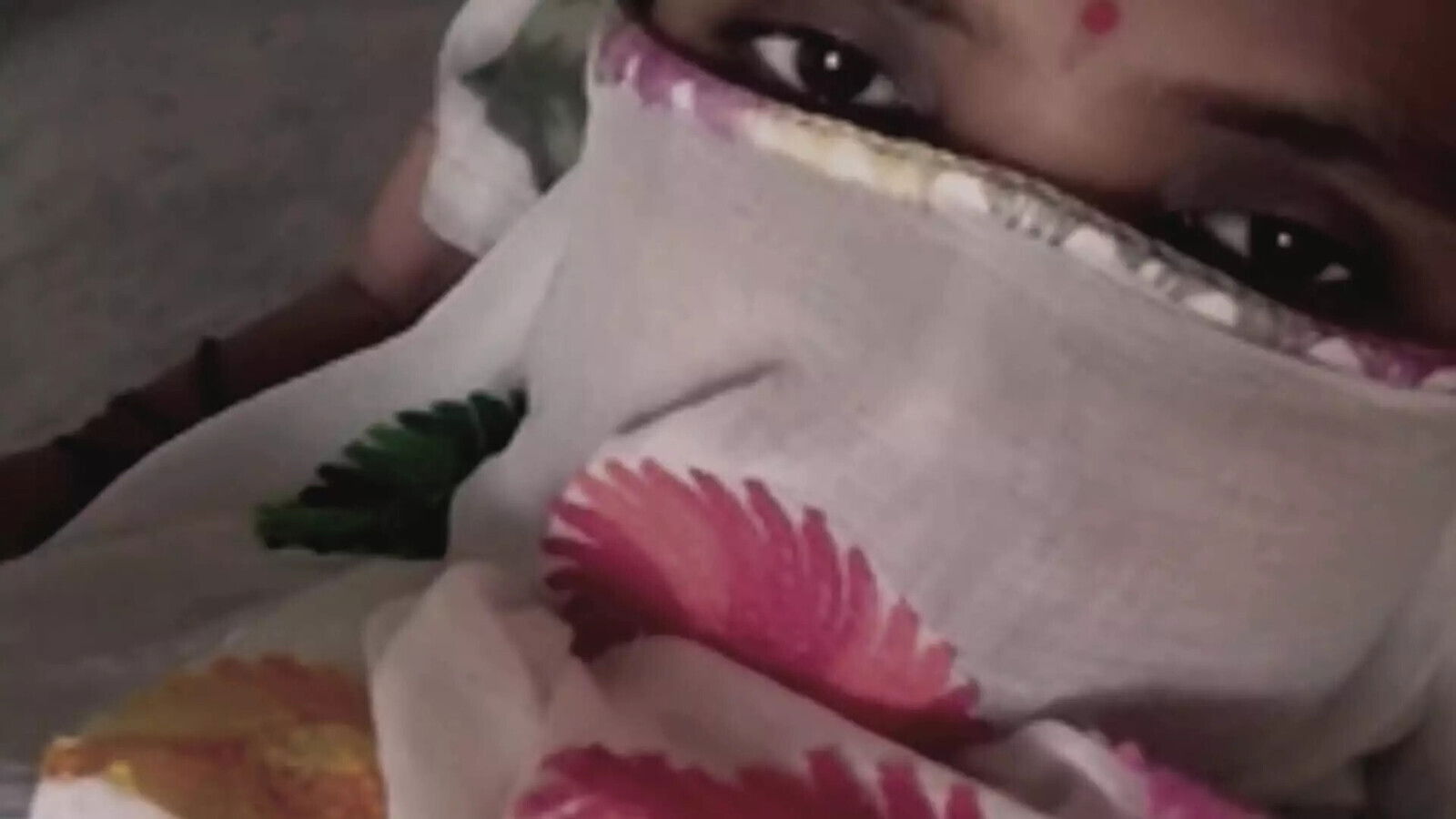 Indian Desi Bhabhi Chut Pyas Dever Mitaya