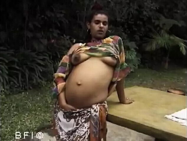 Darkhaired pregnant chick sucking fucking garden