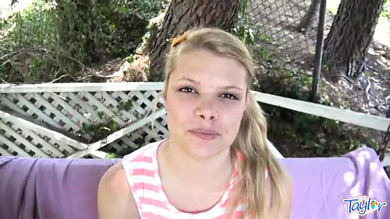 Sexy solo teen taylor gets touching pussy