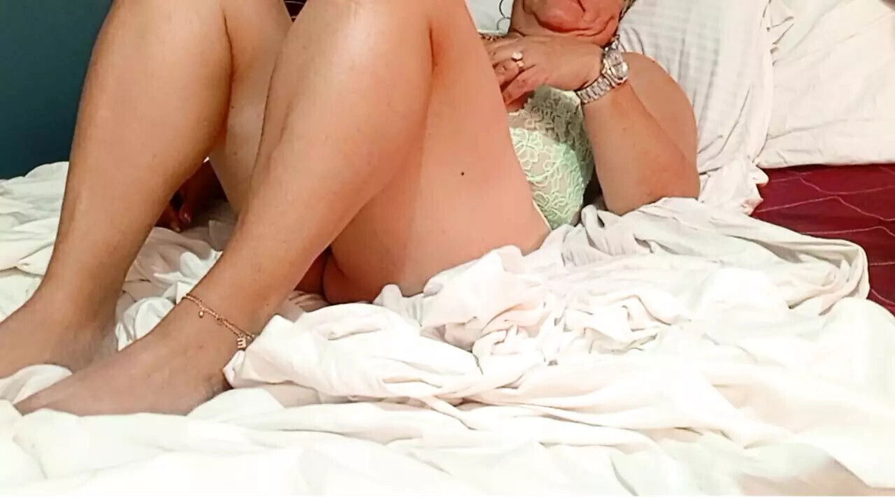 granny lets stick huge dildo tight pussy