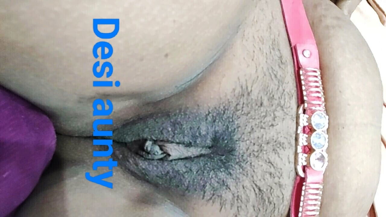 Marathi aunty with belt fingering sexy pussy bedroom