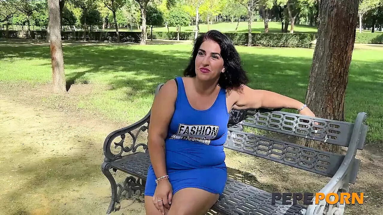 Divorced Spanish mature Roxana desperate cocks, knows where find 'em!