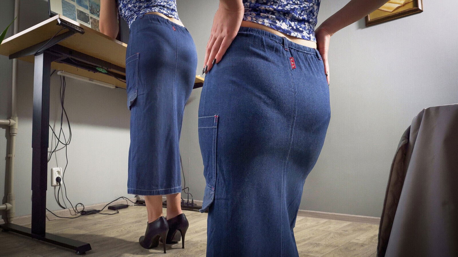 Milf Secretary Jean Skirt Teases Visible Panty Line