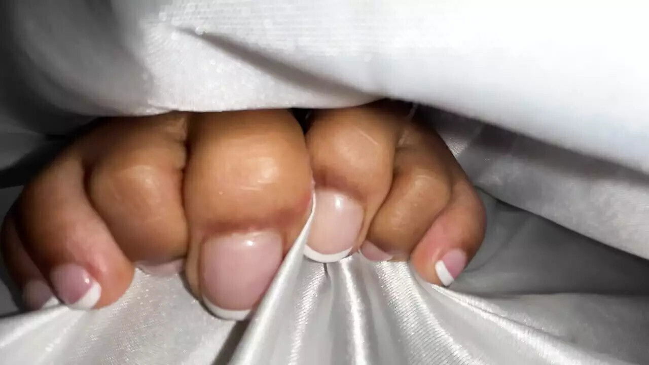 Ebony Girl Under Covers Show Feet
