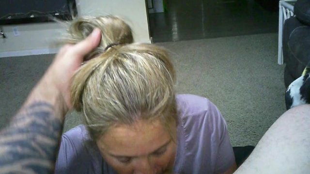 CUTE MILF NEXTDOOR DOES ONLYFANS???