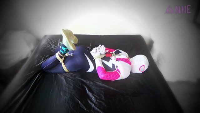 Spider-Gwen selfbondage