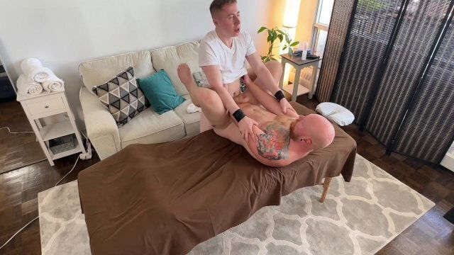 Ginger otter gets fucked bareback massage table horny masseur.
