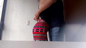 La secretaria puta y el encargado de almac&eacute_n aprovechan cuando la bodega se queda sola