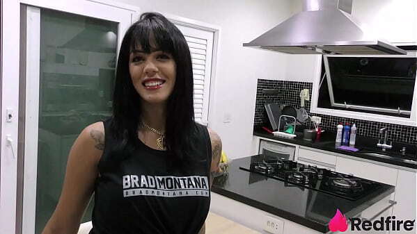 Shay seduziu entregador dotado pelo