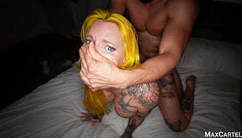 Tatted slut takes holes