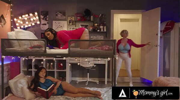 MOMMY'_S GIRL MILF Williams Caught Petites Squirters Act! Made Them SQUIRT More!