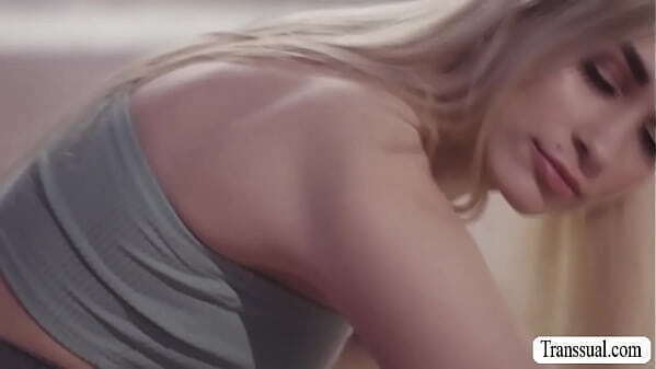 Trans Gracie Jane fucks Delilah Days pussy