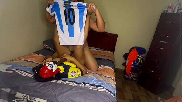 &iexcl_&iexcl_COPA AM&Eacute_RICA!! Argentina Ecuador hijastro argentino folla madrastra ecuatoriana, sexo real casero amateur.