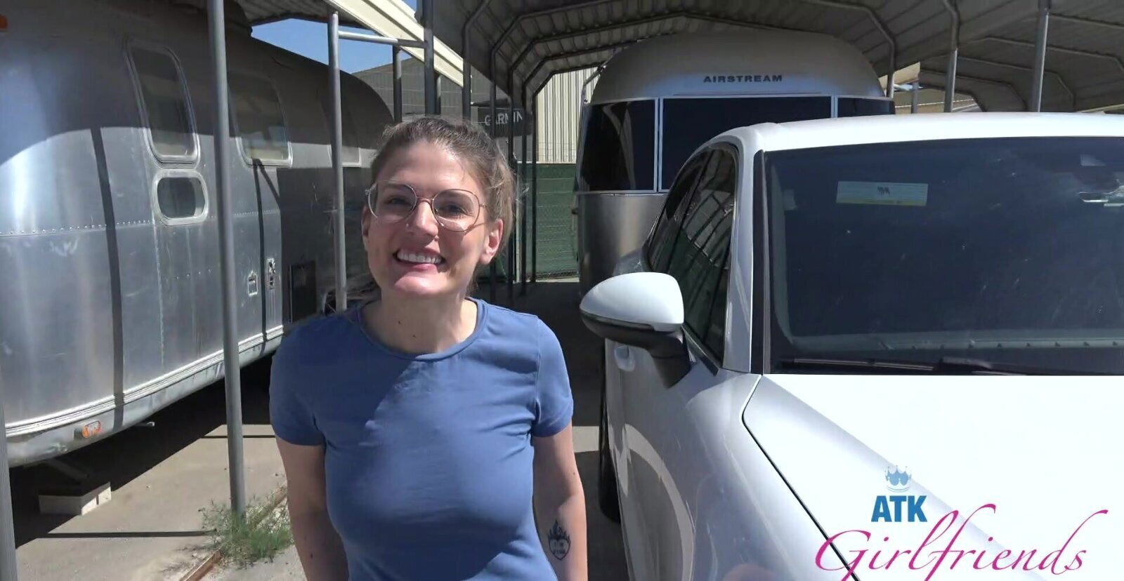 Close video with Riley Rose being nicely fingered