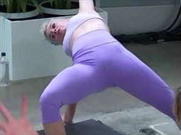 KATY PERRY FAILS UPKIRTS