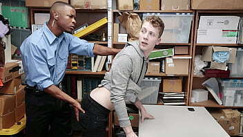 Suspect Offers Suck Mall Officer'_s Freedom Menperps