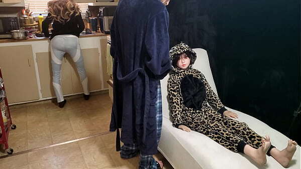 Don'_t Caught Fucking Doll While Making Breakfast! (4k-UHD)