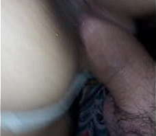 Perra culona le encanta que le d&eacute_ verga mientras le meto el dedo por el culo la deja chorriada de leche