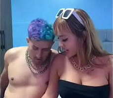 La culona ariana rabanal jugando con sus amigos