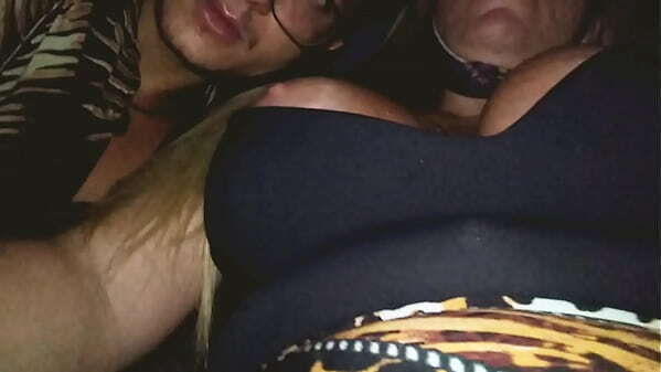 Fazendo oral loira &ocirc_nibus In&ecirc_s Ventura