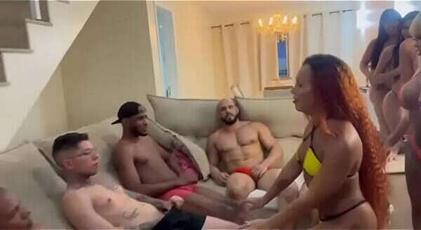 Festa casa nossas amigas Trans, organizar direitinho todo mundo transa