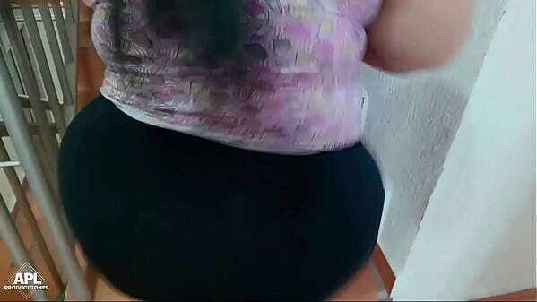 vecina tiene culo grande, siempre sale casa para coquetear conmigo, pero esta invita casa para folle llene creampie Parte