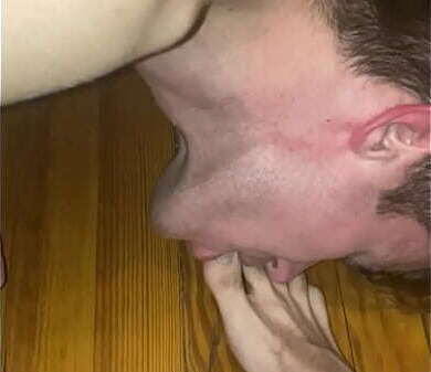 SeanyB gets Knees suck some toes like pathetic thing