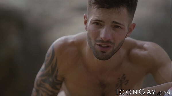 Silver haired hunk Lance Charger fucks Casey Everett