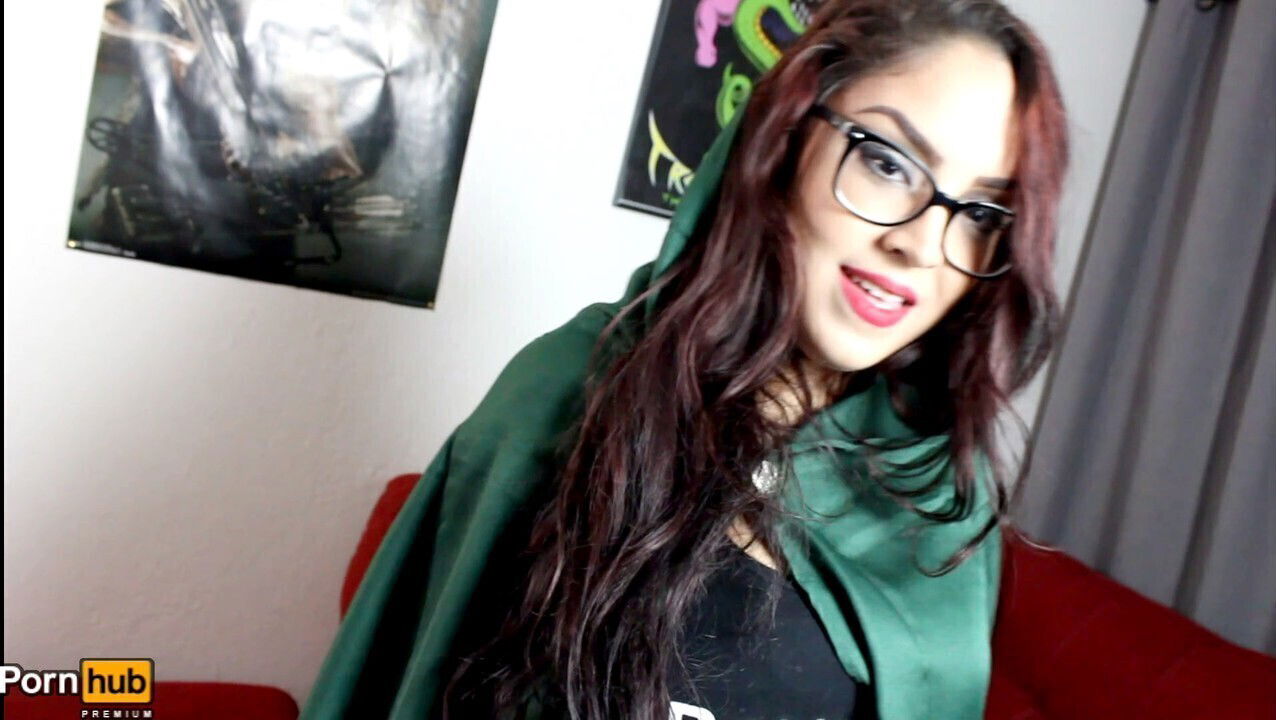 Nerdy flaunts 'Attack Titan' cloak naughty cosplay