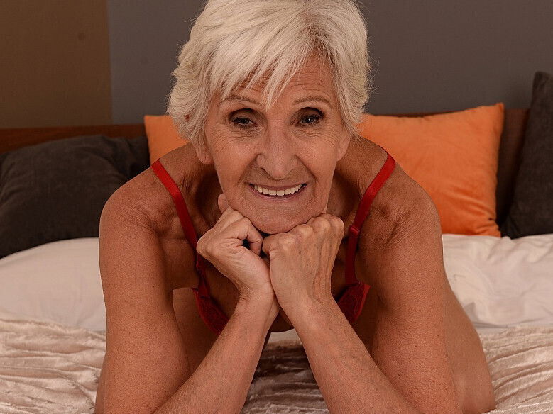 woman Viviana still needs hard dick