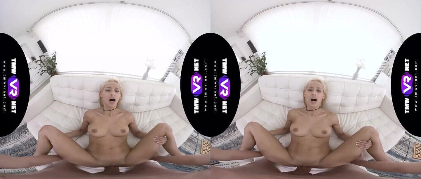 TmwVRnet Veronica Blonde Plays with