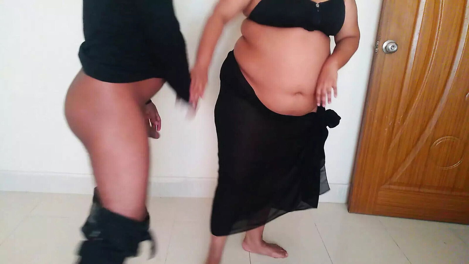 Fuck cousin's girlfriend home when family shopping