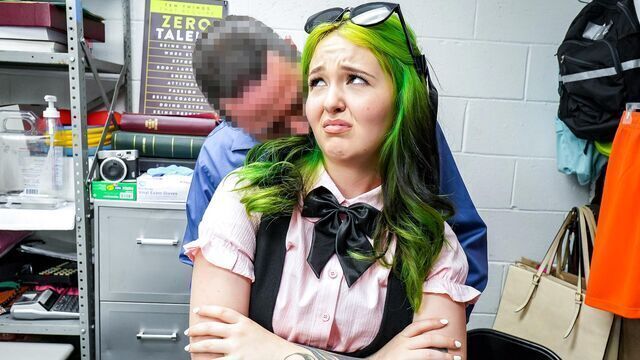  Green-haired chick Aveena Axel screwed in the missionary pose 