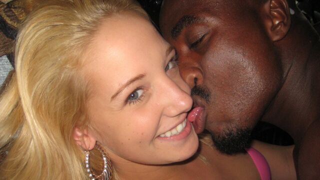  Amateur passionate sex in the missionary pose with a hot Elle Lawear 