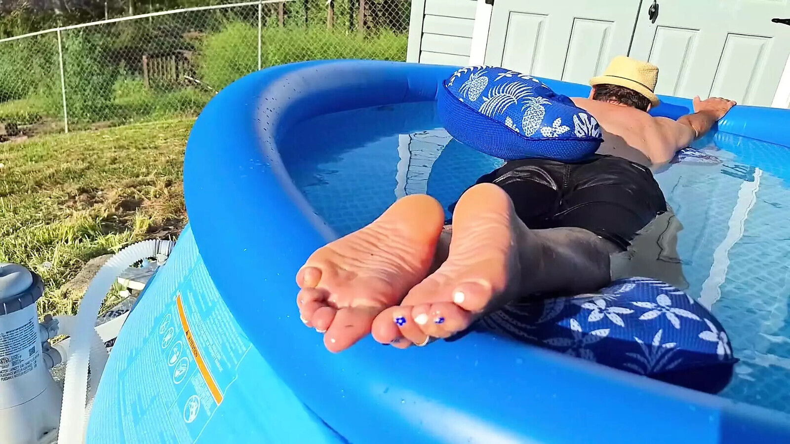 girlfriend candidly films feet whilst chill pool
