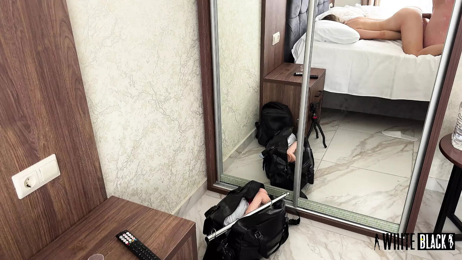 morning friend's wife begins with cheating penetration fist into pussy