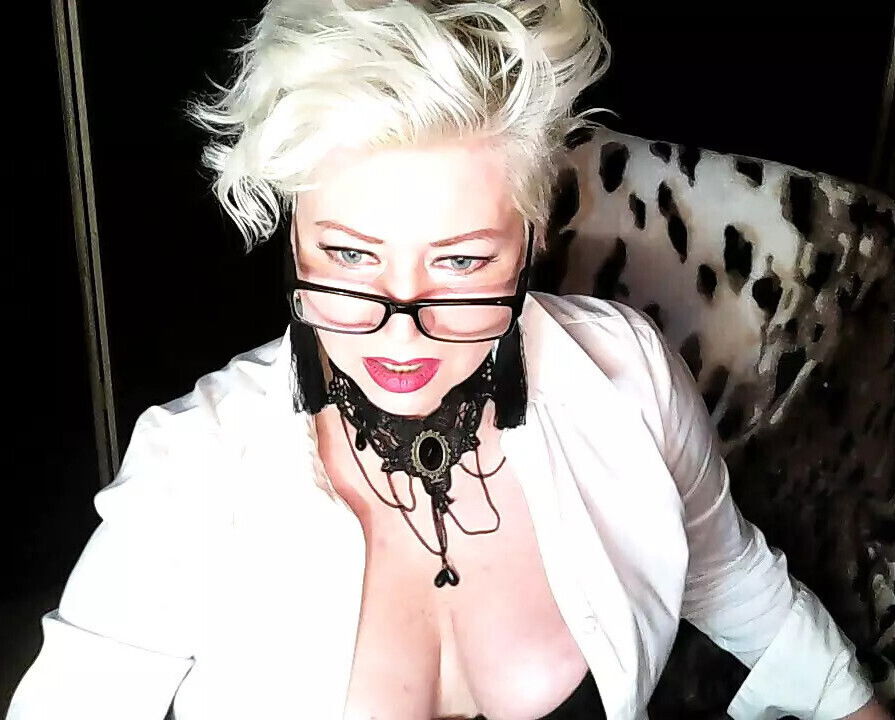 Aimee MILF mature bitch secretary