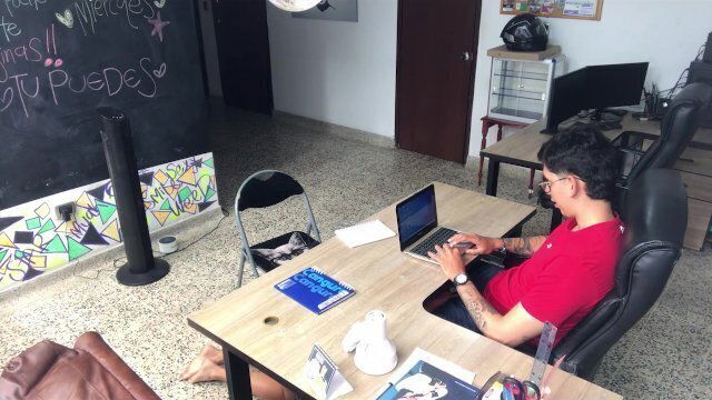 INTERVIEW LEAVES CONTROY GIVES DELICIOUS BLOWJOB