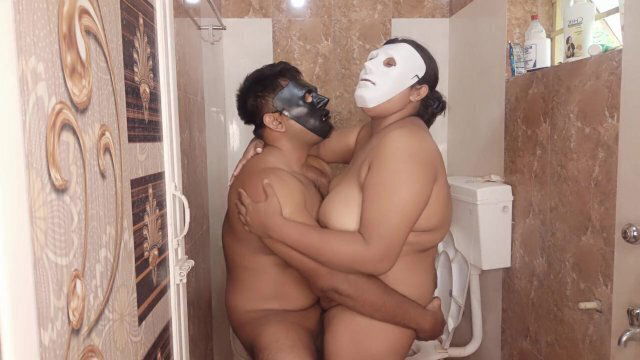 Desi curvy fuking in bathroom.