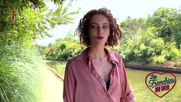 Stella rencontre Ashley pour baise torride