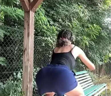 Sabrina Prezotte fazendo caminhada alogando para voc&ecirc_ livre.