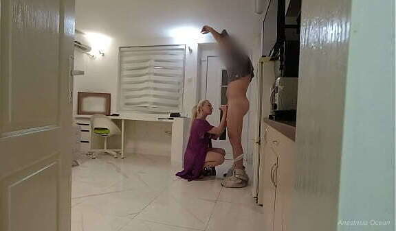 Cute delivery came back with flowers gave blowjob.